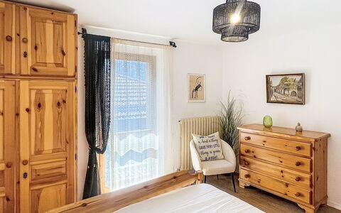 Bluhome: Mobilia, Letto, Interior Design, Camera Da Letto, Legna, Camera, Cassetto, Bedding, Lenzuolo, Cabinetry