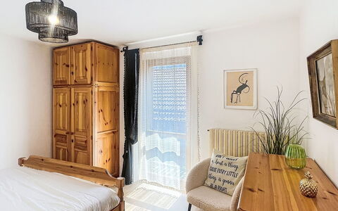 Bluhome: Mobilia, Interior Design, Parete, Letto, Camera Da Letto, Legna, Pavimentazione, Camera, Pavimento, Soffitto