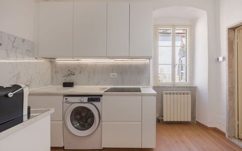 Casa Vacanze al Teatro: Pavimentazione, Apparecchio Major, Pavimento, Interior Design, Lavatrice, Elettrodomestico Da Cucina, Cucina, Controsoffitto, Elettrodomestico, Soffitto