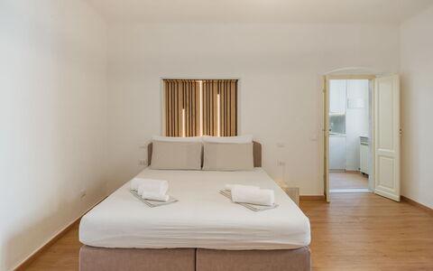 Casa Vacanze al Teatro: Interior Design, Pavimento, Pavimentazione, Soffitto, Camera, Letto, Camera Da Letto, Casa, Appartamento, Bedding
