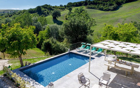 Villa Mia 6: Piscina, Mobili Da Esterno, Tempo Libero, Giardino, Ombrello, Shade, Ricorrere, Landscaping, Eco Hotel, Lettino