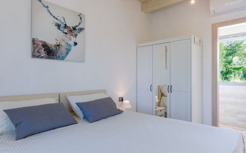 Villa Mia 6: Interior Design, Mobilia, Camera Da Letto, Legna, Letto, Pavimento, Pavimentazione, Camera, Soffitto, Casa