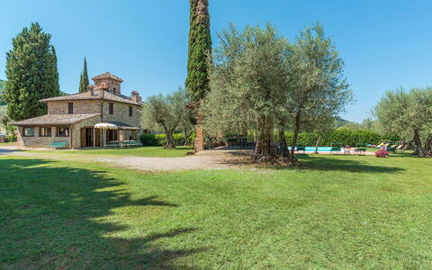 Casa Torrione 14: Estate, Prato, Giardino, Agriturismo, Prato, Landscaping, Hacienda, Villa, Cortile, Parco