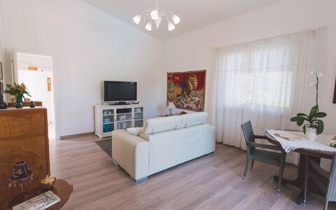 Villa Ferradina 4+2: Mobilia, Interior Design, Pavimentazione, Pavimento, Legna, Camera, Divano, Soffitto, Soggiorno, Illuminazione