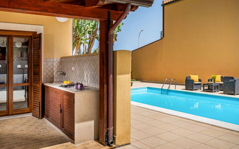 Villa delle Sirene 6: Legna, Pavimentazione, Pavimento, Interior Design, Porta, Materiale Composito, Piscina, Color Legno, Ricorrere, Soffitto