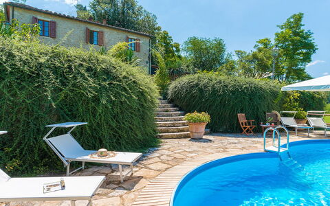 La Casa Dell'Artista 6: Blu, Piscina, Mobili Da Esterno, Mobilia, Ricorrere, Ombrello, Shade, Eco Hotel, Lettino, Sedia
