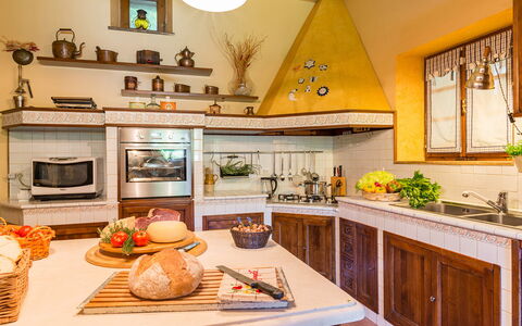 La Casa Dell'Artista 6: Interior Design, Mobilia, Cucina, Legna, Controsoffitto, Soffitto, Pavimentazione, Cabinetry, Camera, Illuminazione