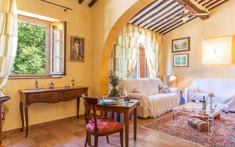 La Casa Dell'Artista 6: Mobilia, Interior Design, Parete, Pavimentazione, Divano, Pavimento, Tavolo, Camera, Soffitto, Soggiorno