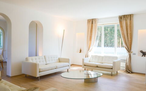 Villa Sarah 10+2: Mobilia, Interior Design, Pavimentazione, Divano, Pavimento, Parete, Legna, Soggiorno, Casa, Camera