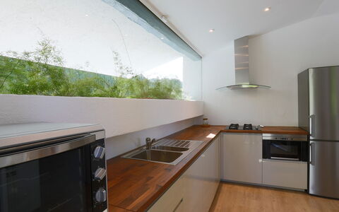 Villa Sarah 10+2: Cucina, Controsoffitto, Elettrodomestico Da Cucina, Interior Design, Apparecchio Major, Cabinetry, Pavimentazione, Legna, Soffitto, Elettrodomestico