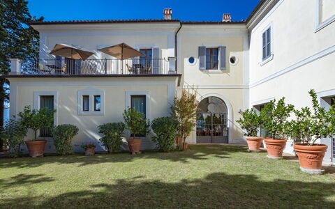 Borgo Colle Ridente 13: Casa, Casa, Zona Residenziale, Architettura, Porta, Estate, Giardino, Dimora, Modanatura, Villa