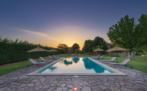 Villa Augusto 10: Piscina, Ricorrere, Mobili Da Esterno, Giardino, Landscaping, Eco Hotel, Giochi D'Acqua, Shade, Estate, Reflecting Pool