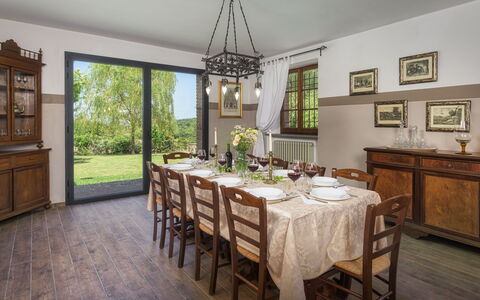 Villa Augusto 10: Mobilia, Interior Design, Tavolo, Legna, Sala Da Pranzo, Sedia, Cucina & Sala Da Pranzo Tavolo, Soffitto, Camera, Illuminazione