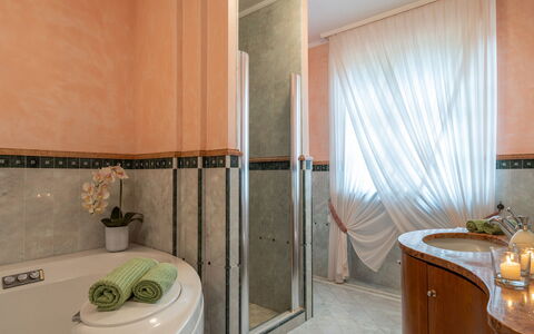 Villa Gabri 8: Interior Design, Pavimentazione, Idraulico Fixture, Pavimento, Illuminazione, Rubinetto, Camera, Idraulico, Bagno, Mobilia