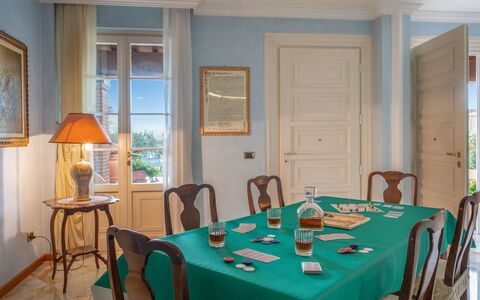 Villa Gabri 8: Mobilia, Interior Design, Parete, Pavimentazione, Legna, Tavolo, Sedia, Pavimento, Camera, Sala Da Pranzo