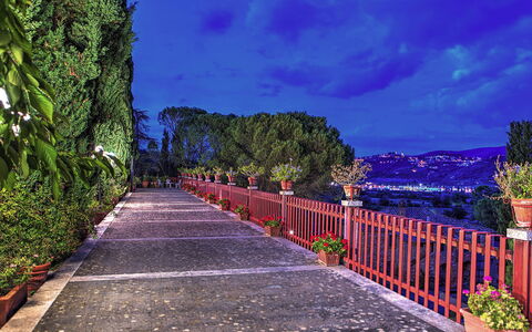Villa Michelangelo 14: Primavera, Crepuscolo, Sera, Giardino, Notte, Paesaggio Di Illuminazione, Recinzione, Passerella, Sicurezza Illuminazione