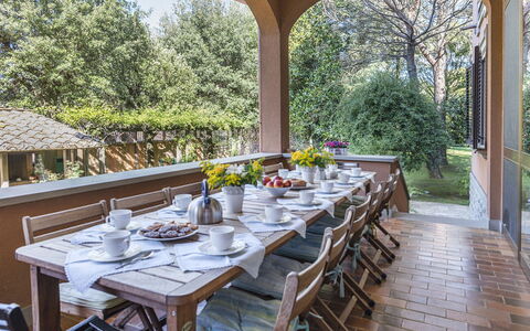 Villa Michelangelo 14: Mobilia, Sedia, Tavolo, Giardino, Casa, Mobili Da Esterno, Cucina & Sala Da Pranzo Tavolo, Portico, Shade, Estate