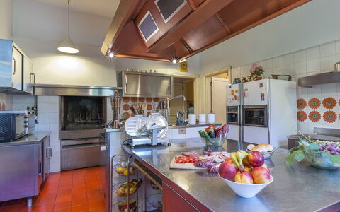 Villa Michelangelo 14: Cucina, Controsoffitto, Interior Design, Mobilia, Soffitto, Illuminazione, Casa, Apparecchio Major, Pavimentazione, Lampada