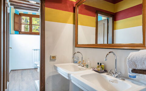 Villalta 18+2: Parete, Idraulico Fixture, Lavandino Del Bagno, Legna, Bagno, Interior Design, Lavello, Rubinetto, Pavimentazione, Idraulico