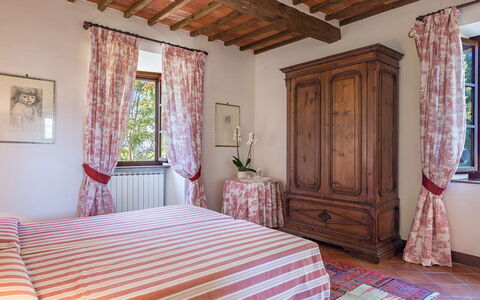 Villalta 18+2: Mobilia, Letto, Interior Design, Parete, Camera Da Letto, Pavimentazione, Lenzuolo, Bedding, Biancheria, Tessile