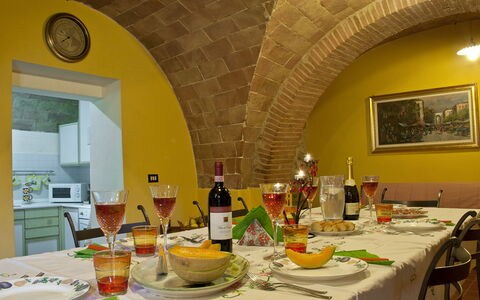 Frantusa 6+2: Mobilia, Tavola, Cibo, Tavolo, Bicchieri, Sedia, Interior Design, Dishware, Serveware, Piatto