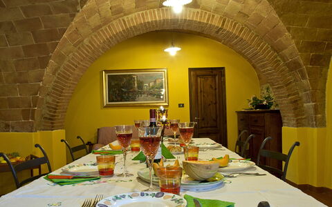 Frantusa 6+2: Mobilia, Tavolo, Tavola, Interior Design, Sedia, Cucina & Sala Da Pranzo Tavolo, Sala Da Pranzo, Camera, Cibo, Dishware