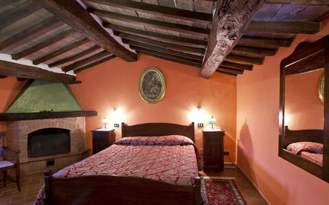 Frantusa 6+2: Parete, Mobilia, Legna, Interior Design, Soffitto, Letto, Camera Da Letto, Casa, Pavimento, Casa