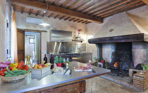 Germagnana 12+2: Mobilia, Cucina, Pavimentazione, Interior Design, Casa, Elettrodomestico Da Cucina, Controsoffitto, Illuminazione, Tavolo, Elettrodomestico