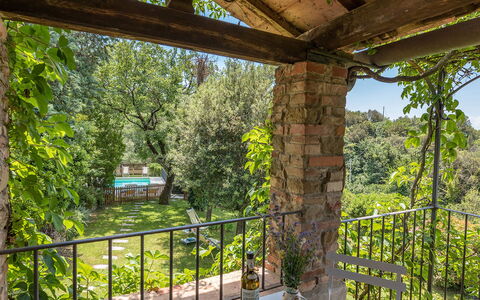 I Mandorli 8: Portico, Giardino, Shade, Estate, Recinzione, Colonna, Struttura Esterna, Backyard, Design, Cortile
