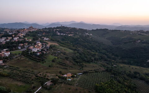 Casale Verdicchio 10+2: Collina, Highland, Paesaggio, Area Rurale, Hill Station, Insediamento Umano, Terreno, Mattina, Villaggio, Catena Montuosa