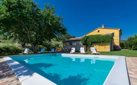 Casale Verdicchio 10+2: Blu, Piscina, Estate, Agriturismo, Hacienda, Giardino, Backyard, Landscaping, Villa, Cortile