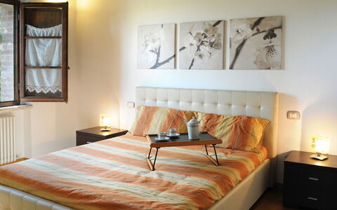 La Capanna di Franca 6+2: Letto, Mobilia, Bedding, Camera Da Letto, Interior Design, Lenzuolo, Parete, Biancheria, Legna, Camera