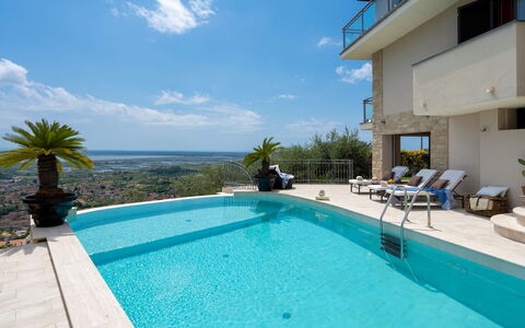 Villa Dolphin 10: Blu, Piscina, Ricorrere, Eco Hotel, Hotel, Villa, Resort Citta ', Balcone, Località Balneare