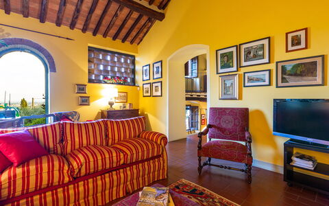 Villa Il Colle di Moriano 8: Parete, Interior Design, Mobilia, Casa, Architettura, Casa, Soffitto, Illuminazione, Camera, Soggiorno