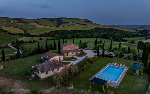 Podere Collelungo 14: Casa, Estate, Villetta, Agriturismo, Villa, Hacienda, Dimora, Piscina, Backyard