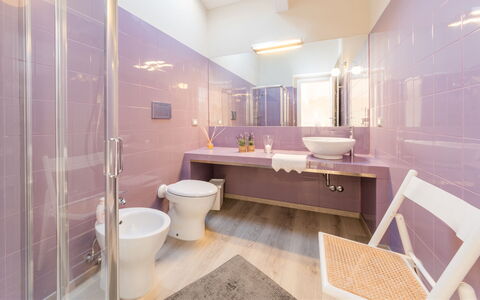 Chipieri 4+2: Pavimentazione, Idraulico Fixture, Interior Design, Pavimento, Bagno, Rubinetto, Idraulico, Lavello, Gabinetto, Lavandino Del Bagno