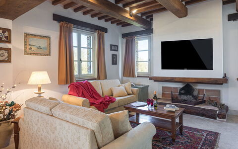 La Villetta di Dante 6: Mobilia, Interior Design, Parete, Divano, Legna, Camera, Soggiorno, Casa, Pavimentazione, Pavimento