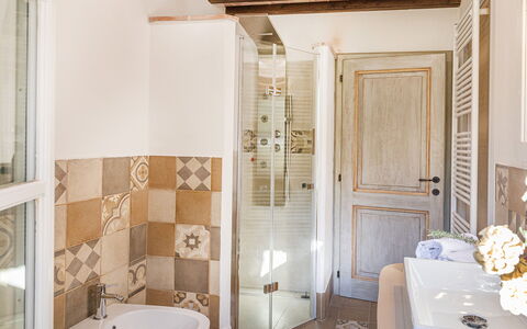 La Villetta di Dante 6: Pavimentazione, Parete, Pavimento, Interior Design, Legna, Porta, Casa, Camera, Bagno, Piastrella