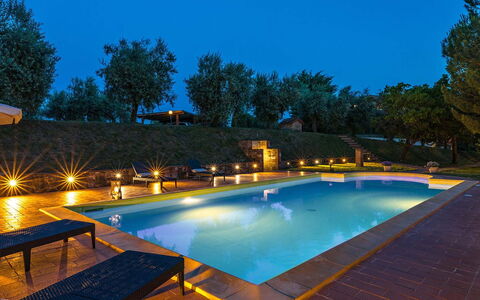 Poggio Medei 10: Blu, Piscina, Ricorrere, Eco Hotel, Paesaggio Di Illuminazione, Giardino, Giochi D'Acqua, Notte, Landscaping, Hacienda