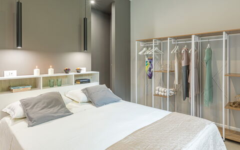 Villa Rasena 6: Mobilia, Interior Design, Camera Da Letto, Letto, Parete, Legna, Pavimentazione, Camera, Casa, Soffitto