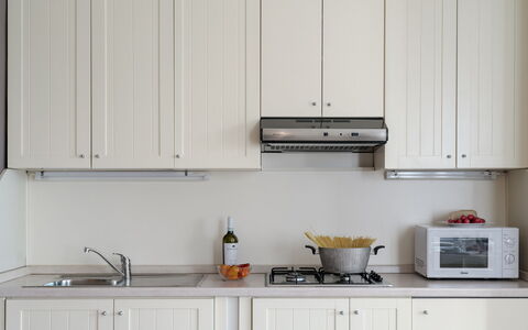 Arcimboldo House 2+2: Cucina, Elettrodomestico Da Cucina, Cabinetry, Interior Design, Legna, Controsoffitto, Mobilia, Apparecchio Major, Illuminazione, Casa