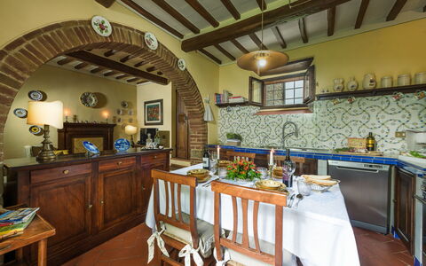 Casa del Sole 4: Mobilia, Interior Design, Legna, Tavolo, Pavimentazione, Camera, Sala Da Pranzo, Cucina & Sala Da Pranzo Tavolo, Sedia, Illuminazione