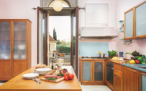 Villa Croci 12: Cucina, Legna, Interior Design, Mobilia, Elettrodomestico Da Cucina, Controsoffitto, Apparecchio Major, Pavimentazione, Cabinetry, Casa