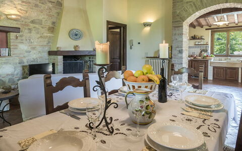 Casale al Doglio 6+1: Mobilia, Interior Design, Parete, Tavolo, Pavimentazione, Sedia, Soffitto, Cucina & Sala Da Pranzo Tavolo, Sala Da Pranzo, Illuminazione