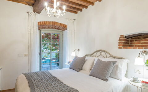 Torre Ginestre 12: Parete, Mobilia, Interior Design, Camera Da Letto, Casa, Letto, Soffitto, Bedding, Biancheria, Lenzuolo