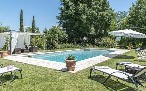 Albachiara 8: Piscina, Mobili Da Esterno, Mobilia, Ricorrere, Lettino, Giardino, Tempo Libero, Shade, Sedia, Estate