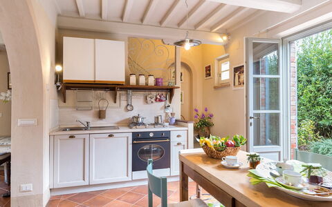 Albachiara 8: Mobilia, Elettrodomestico Da Cucina, Cucina, Interior Design, Apparecchio Major, Controsoffitto, Pavimentazione, Legna, Elettrodomestico, Casa