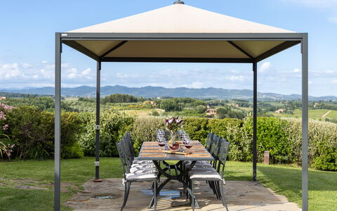 La Fonte di Santa Regina 8: Gazebo, Mobili Da Esterno, Mobilia, Padiglione, Shade, Struttura Esterna, Baldacchino, Giardino, Tavolo Esterno, Pergola