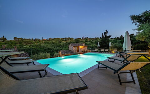 Il Casale di Manuele 12: Blu, Piscina, Eco Hotel, Ricorrere, Mobili Da Esterno, Estate, Crepuscolo, Sera, Villa, Hacienda