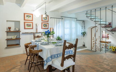 Casa Ciculino 8: Mobilia, Interior Design, Parete, Pavimentazione, Tavolo, Sala Da Pranzo, Pavimento, Soffitto, Sedia, Illuminazione